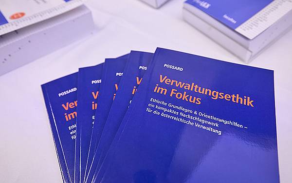 Buchtitel und Cover des Fachbuchs