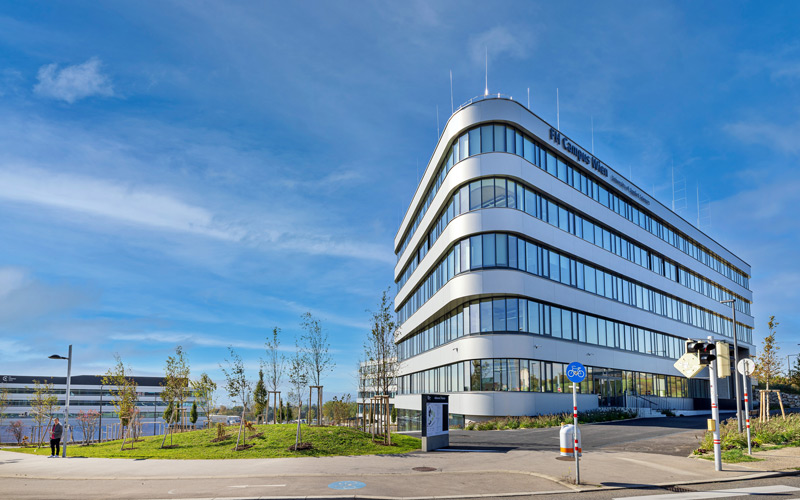 Fachhochschul-Gebäude am Verteilerkreis gelegen