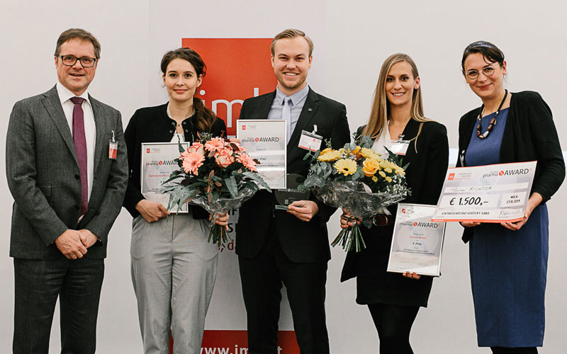 Vertreter*innen der imh GmbH und die Gewinnder*innen des Young Pharma Award 2019